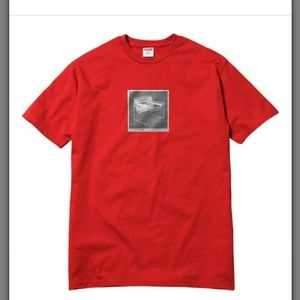 supreme chair tee